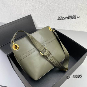 Tom Ford Embossed Shoulder Bag In Green