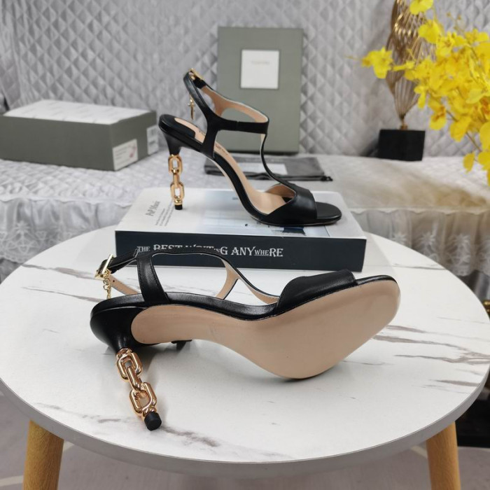 Tom Ford de 10,5 cm e Brilhante em Couro de Ouro Corrente de Metal Angelina Sandália Em Preto