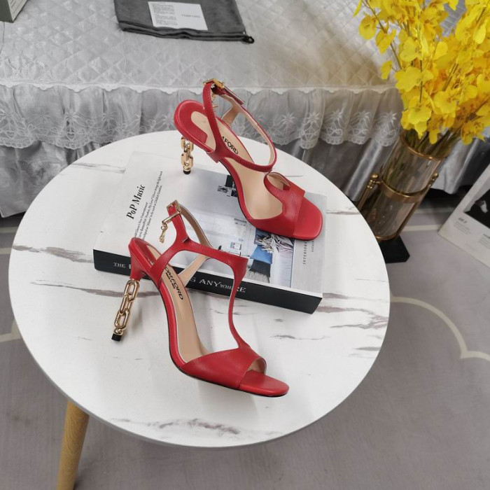 Tom Ford de 10,5 cm e Brilhante em Couro de Ouro Corrente de Metal Angelina Sandália Em Vermelho
