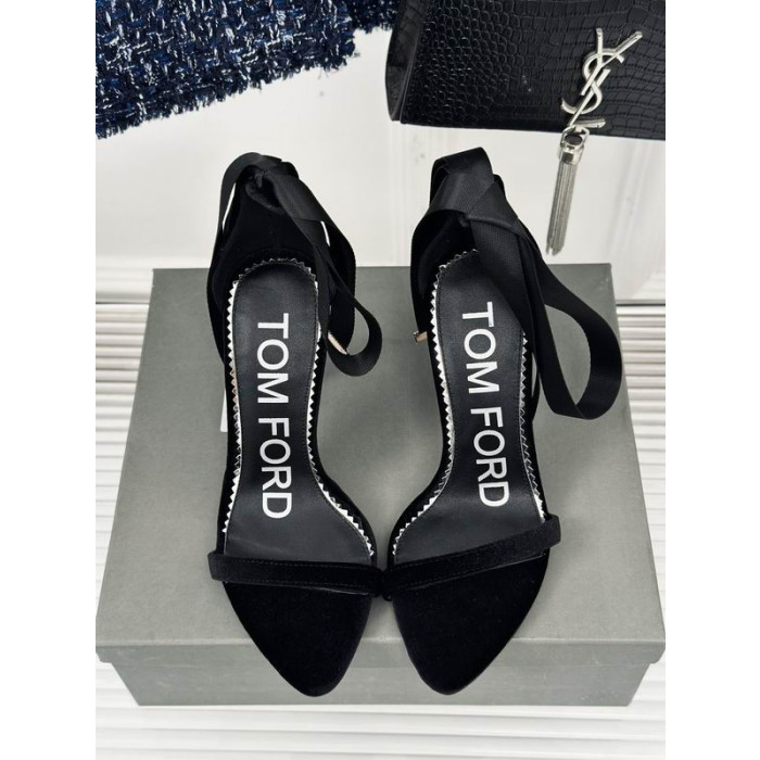 Tom Ford 10cm Selyem Szatén Üreges Strap Szandál Fekete