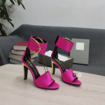 Tom Ford 10,5 cm-es Csatos Fémes Sarkú Szandál Rózsaszín