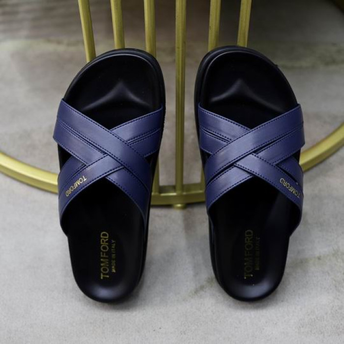 Tom Ford Bhfear Leathar Tras Bróigíní I Gorm
