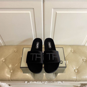 Tom Ford Veilbhit Sleamhnán I Dubh