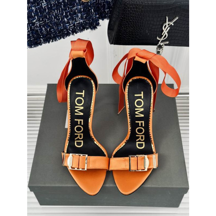 Tom Ford 10cm in Raso di Seta e Fibbia Hollow Strap Sandalo In Arancione