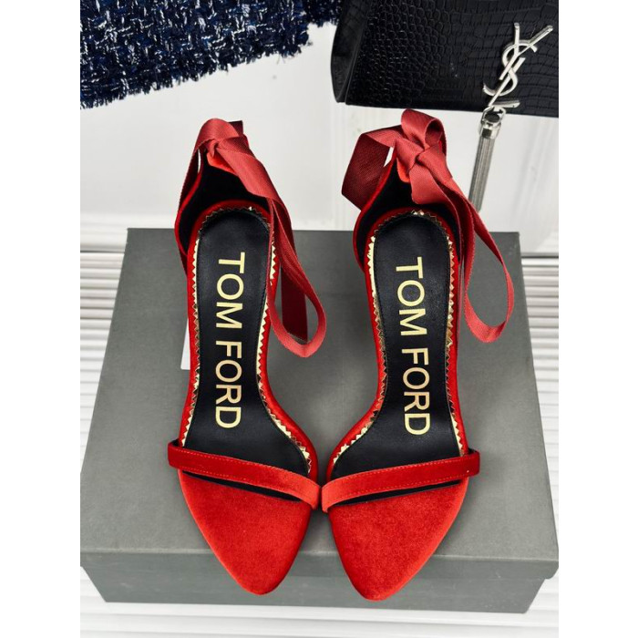 Sandały Tom Ford Z Wydrążonym Paskiem Z Jedwabnej Satyny o Długości 10 cm Czerwony