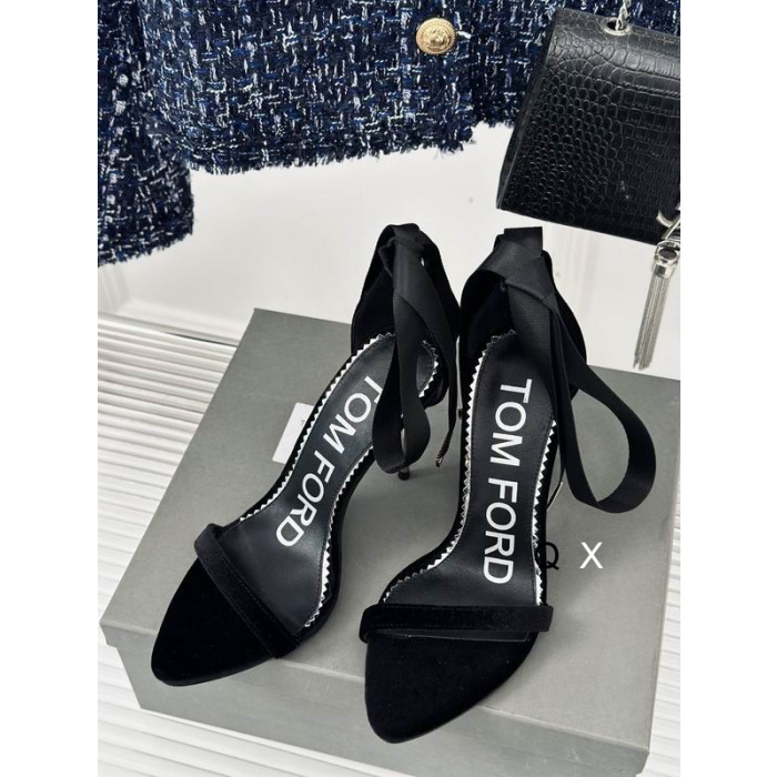 Aksamitna Сандалия Tom Ford Z Jedwabną Taśmą o Długości 10 cm w Kolorze Czarnym