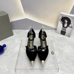 Aksamitne czółenka Tom Ford Długości 7,5 cm, z dwoma paskami i Metalowym Czubkiem w kolorze Czarnym