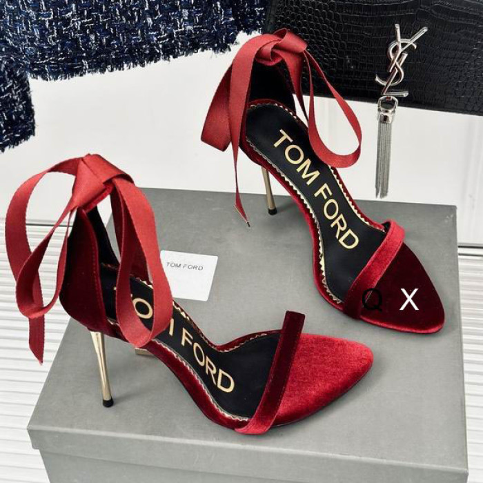 Tom Ford 10 cm Hodvábnou Stuhou Zamatovej Sandál V bordová, čierna