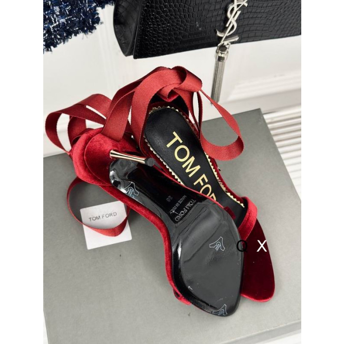 Tom Ford 10 cm Hodvábnou Stuhou Zamatovej Sandál V bordová, čierna