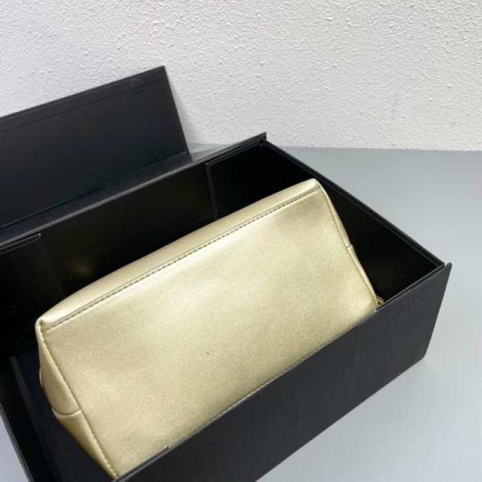 Tom Ford Altın Kabartmalı Omuz Çantası