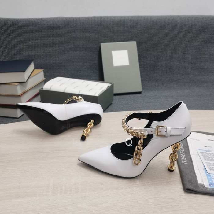 Tom Ford De Cuero De Cadena De Metal Puntiagudos Zapatos De Tacón Alto En Color Blanco