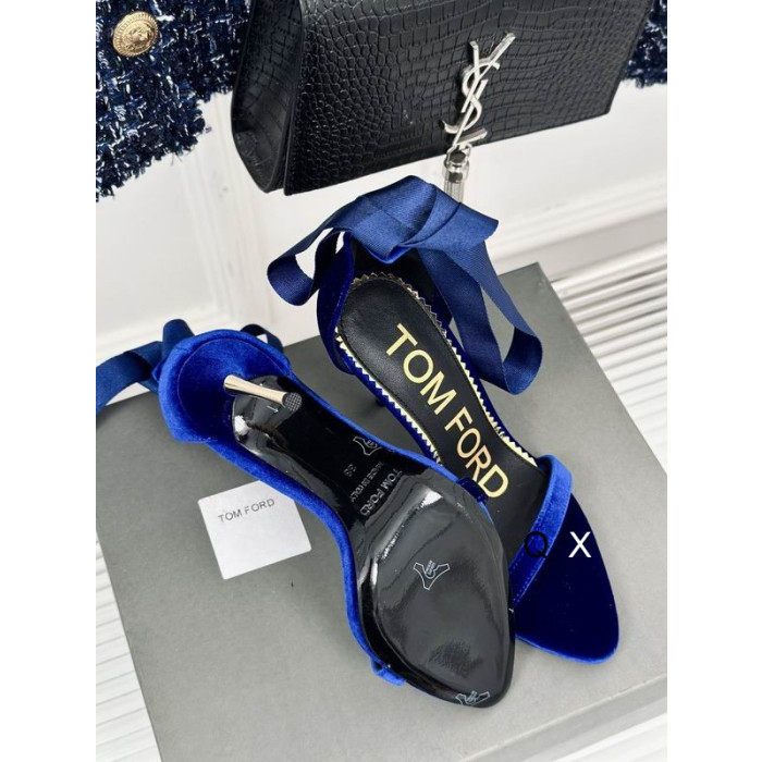 Tom Ford de 10 cm de Cinta de Seda de Terciopelo Sandalia En color Azul
