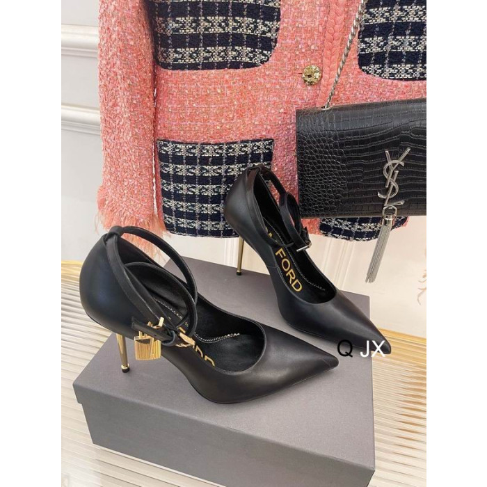 Tom Ford Leer Hangslot Ankle Wrap Spitse Teen Pumps In Zwart
