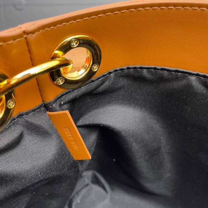 Tom Ford In Reliëf Shoulder Bag In Bruin