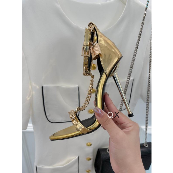 Tom Ford Patent Leather Chain Punkt-Zehe-Knöchel-Riemen Sandalen In Gold