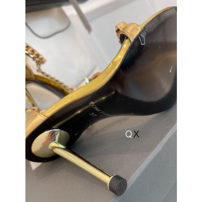 Tom Ford Patent Leather Chain Punkt-Zehe-Knöchel-Riemen Sandalen In Gold