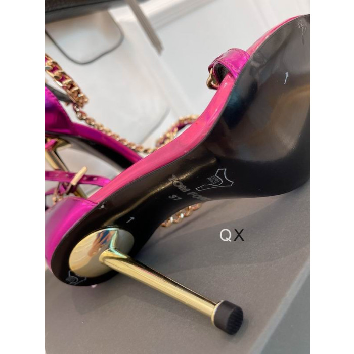 Tom Ford Patent Leather Chain Punkt-Zehe-Knöchel-Strap Sandals In Rose Red